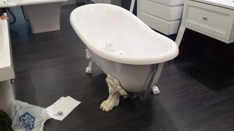 Bathtub on mock-up feet